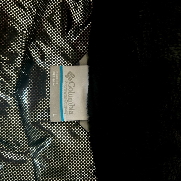 Columbia Women’s Puffer Vest - Picture 5 of 11